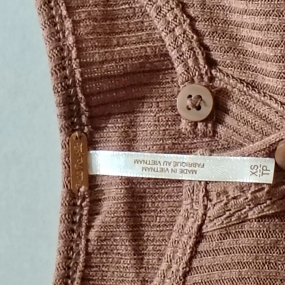 Free People Leo Henley Thermal Top – XS (Oversized Fit) – Chocolate Malt
